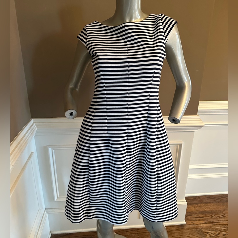 Lilly Pulitzer Briella Stripped Ponte Skater Dress Navy Blue & White Size M